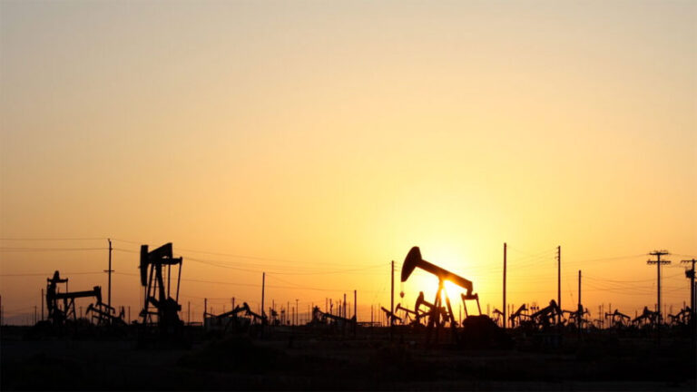 An-oil-field-with-pumpjacks