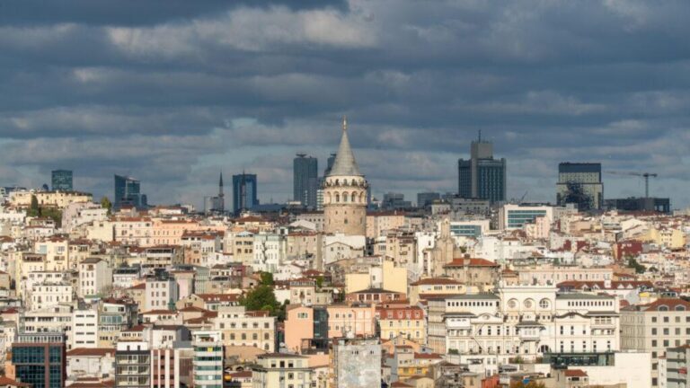 A Culinary Journey Through Istanbul: The Ultimate Food Guide