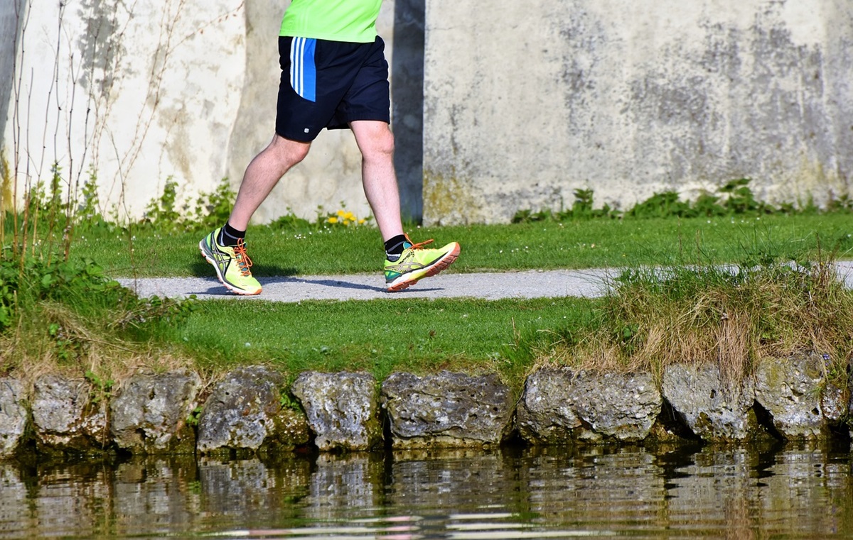 How Long Does It Take to Walk 5 Miles at Different Paces? And What’s Average?
