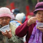 Long gaps between meals affect older people differently, shows study