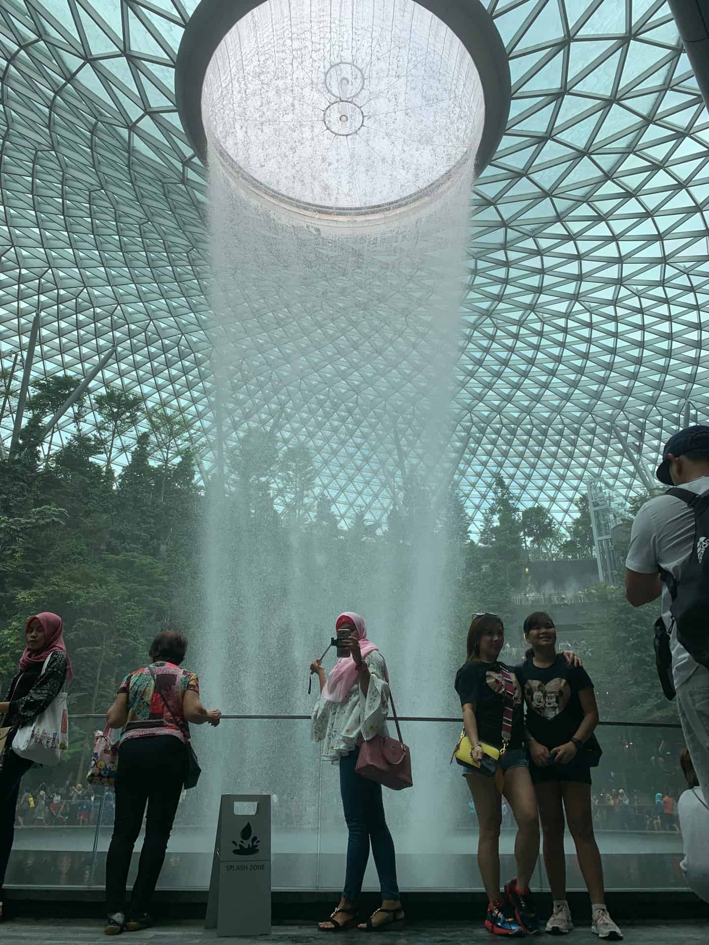Singapore on a budget. List of top free and cheap things to do in Singapore.